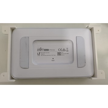 Unifi USW Lite 8 POE beslag